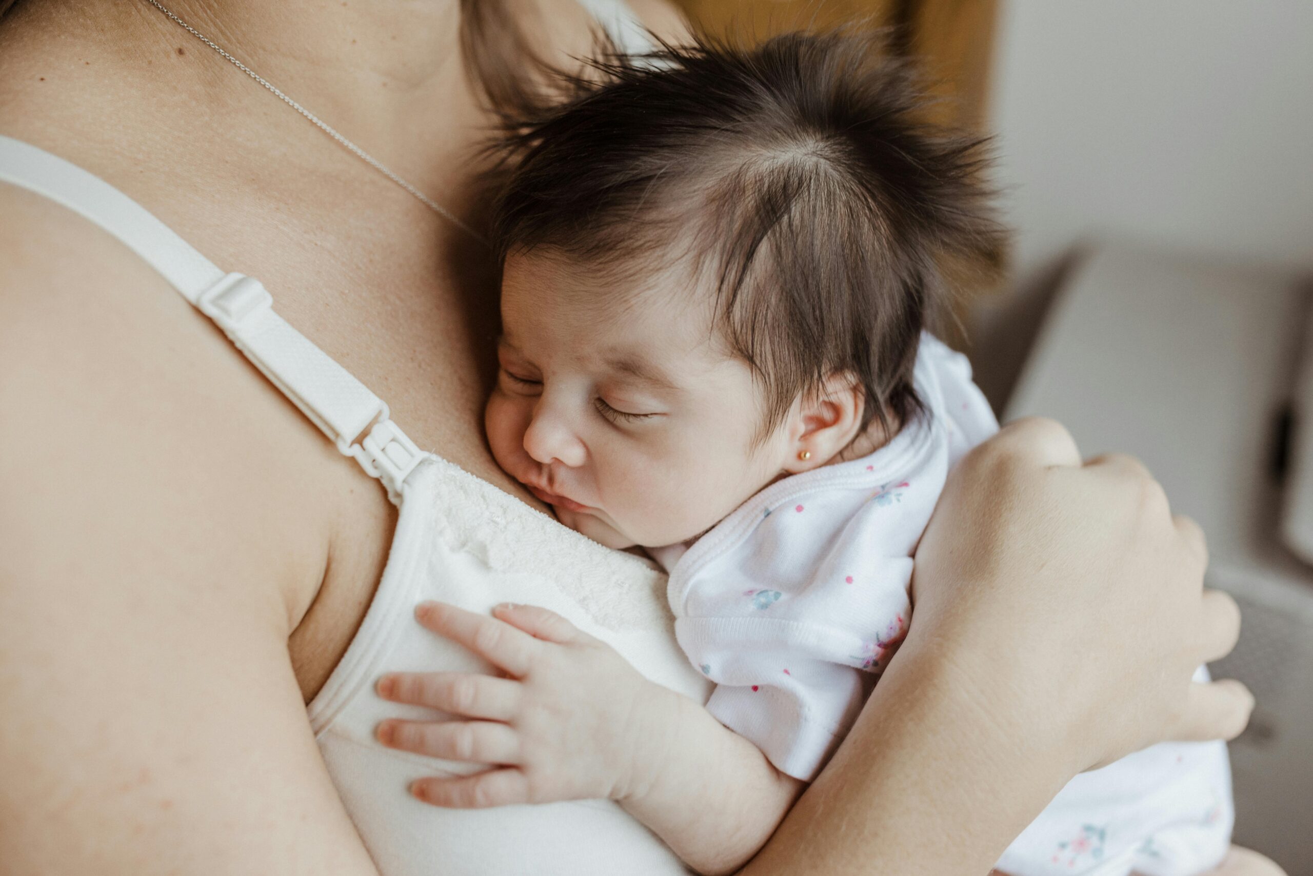 Hunger cues of newborn baby